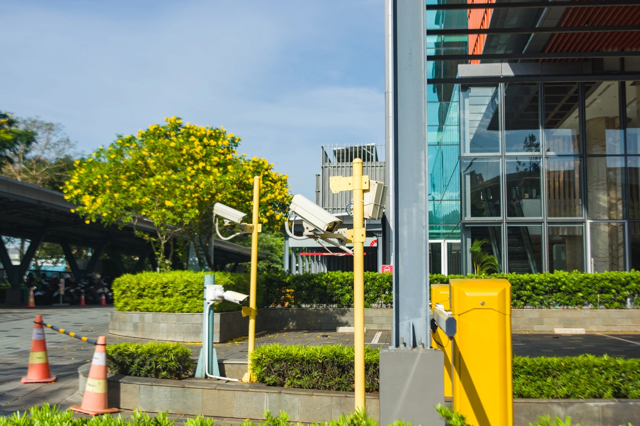 apartment exterior perimeter surveillance cameras