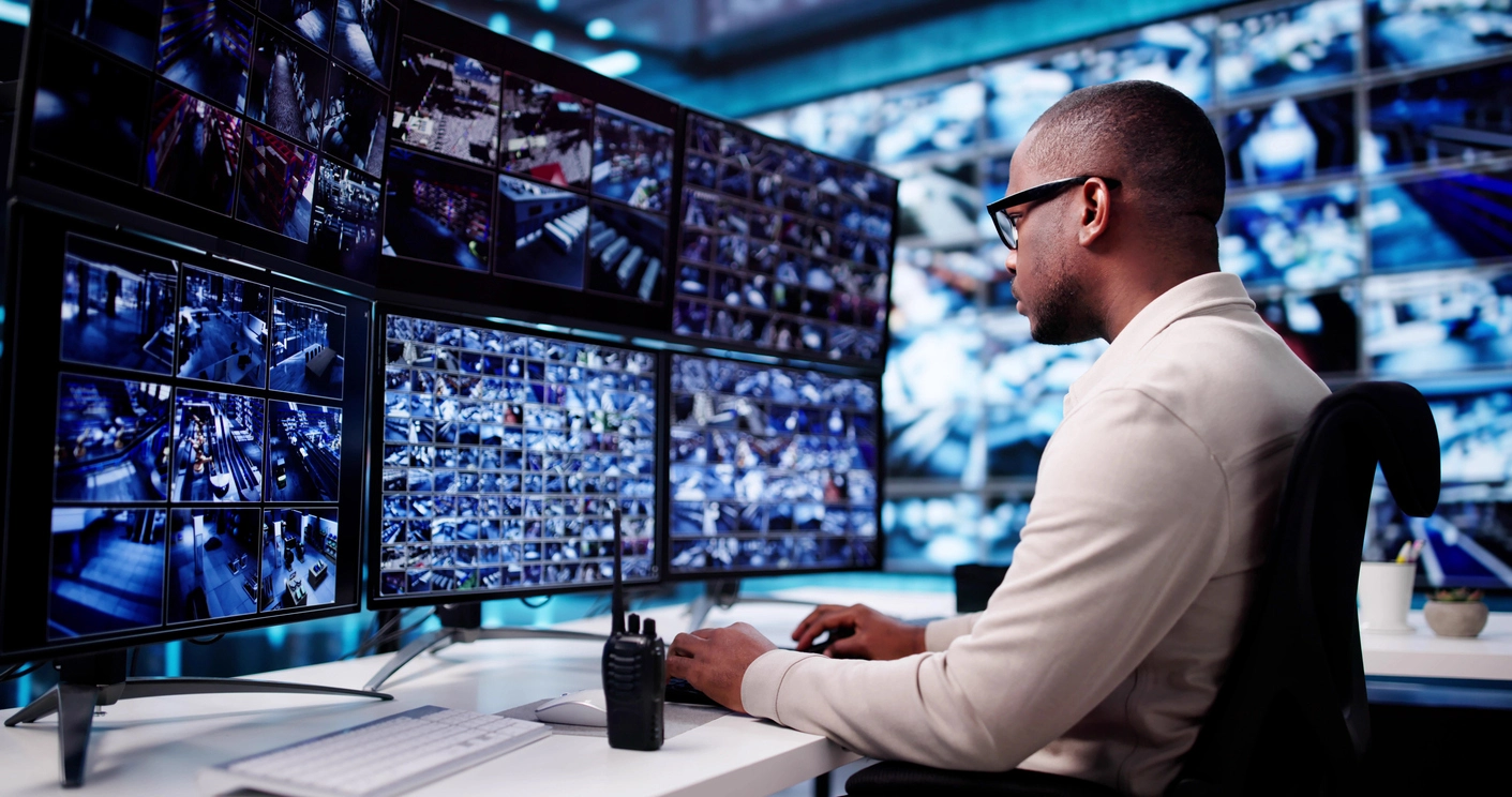 commercial security operator using AI video analytics and video management