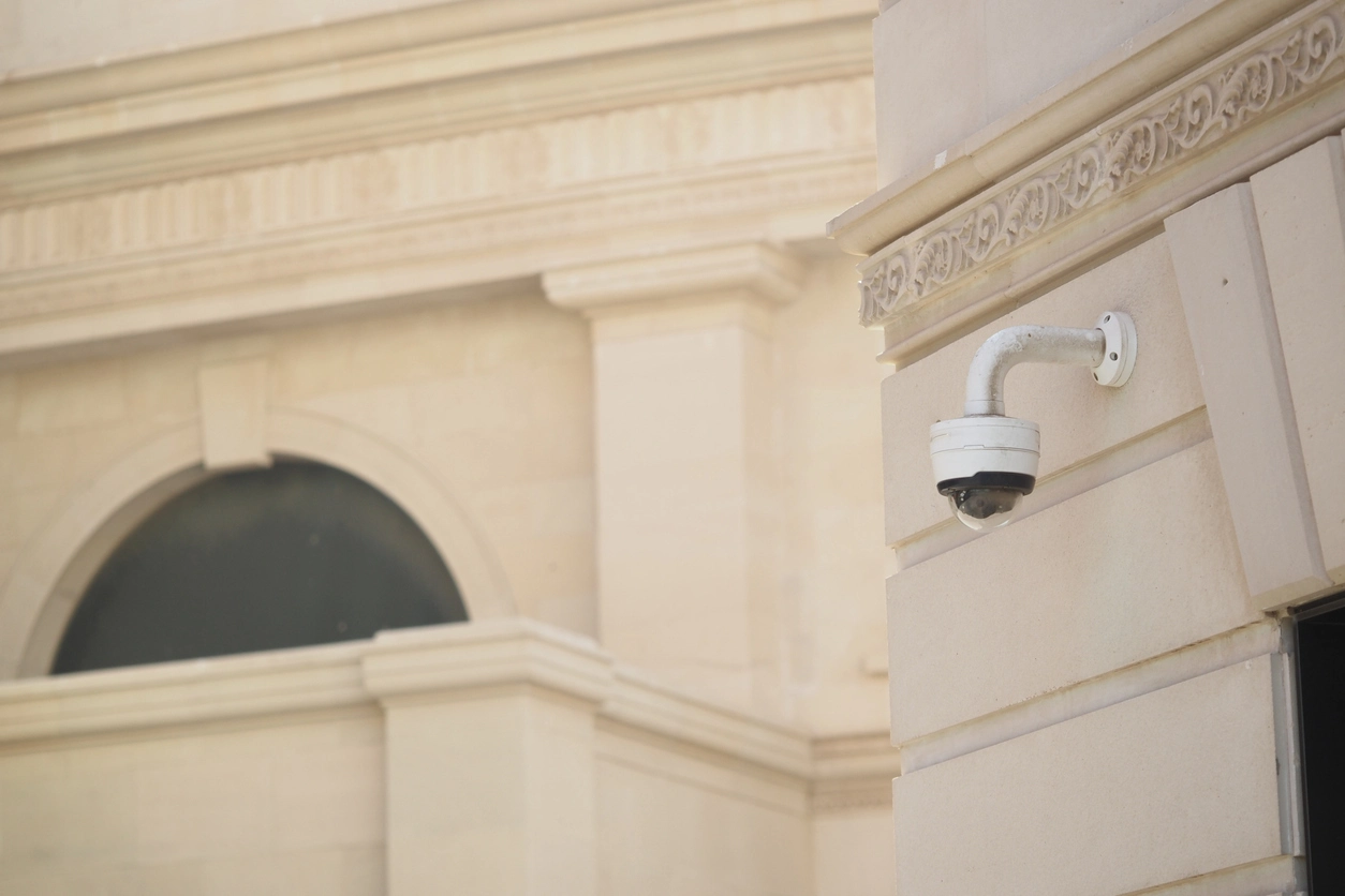 courthouse security camera monitoring public entrance and government building